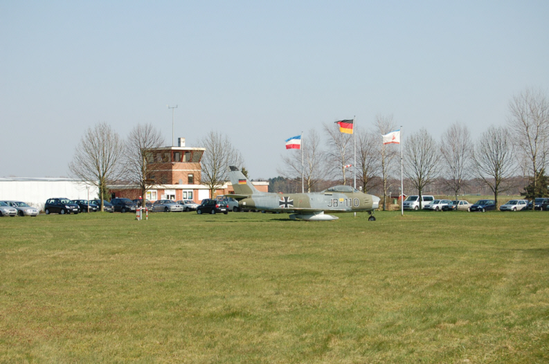 File:Flugplatz Uetersen.jpg
