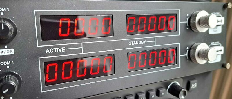 Saitek radio panel showing all zeros except first digit switched off