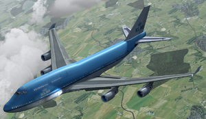 KLM 747 fliegt über die Niederlande