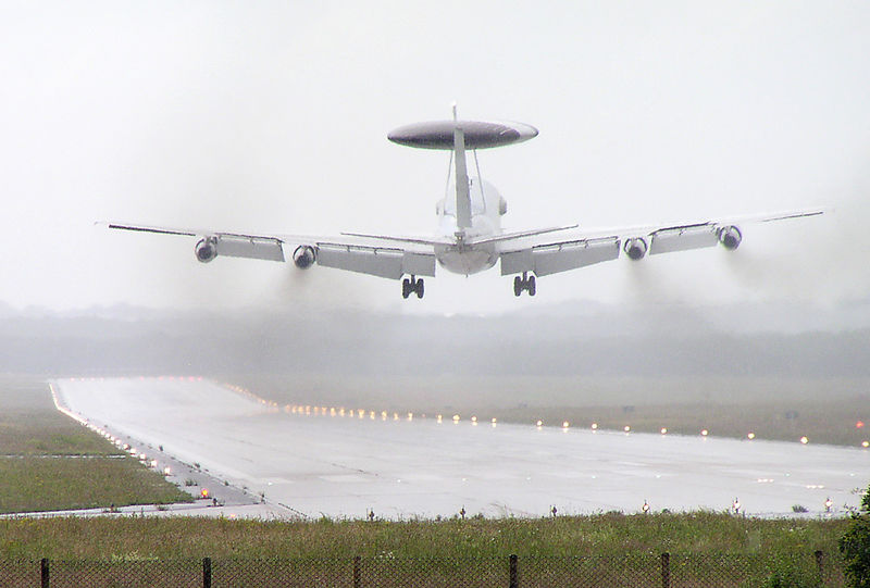 File:Boeing e-3a crosswind landing.jpg